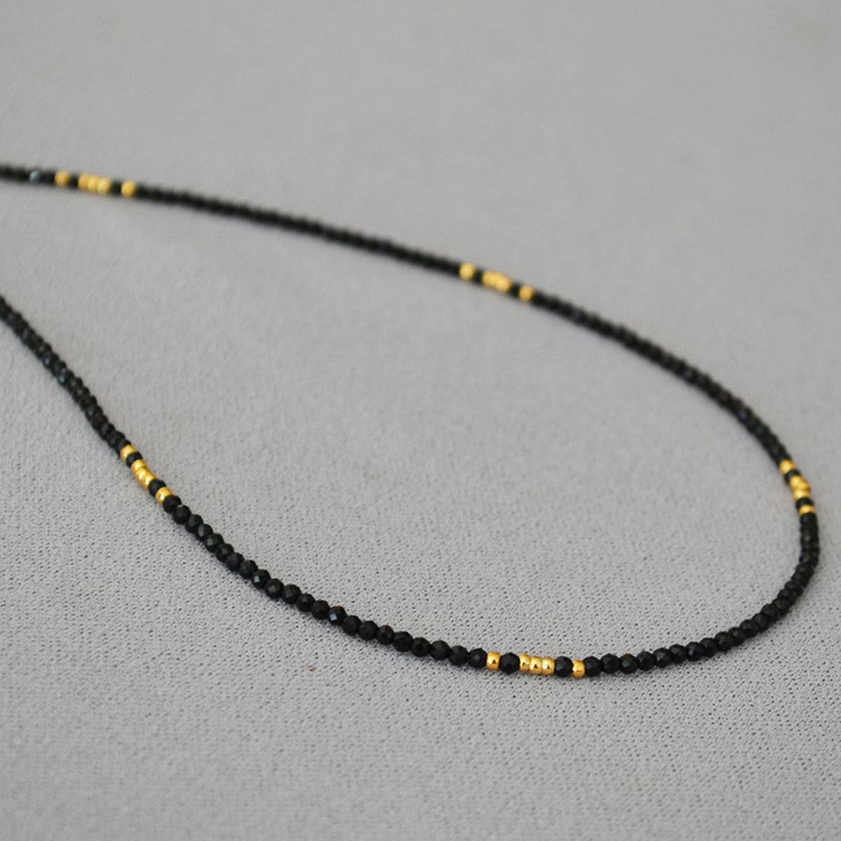SIMPLE SHINY FACETED BLACK SPINEL BEADED NECKLACE_CWAJE2115