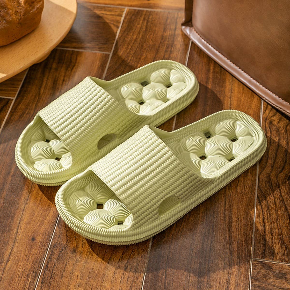 SOFT SOLED ANTI SLIP BATHROOM HOLLOW SLIPPERS_CWSHS0685