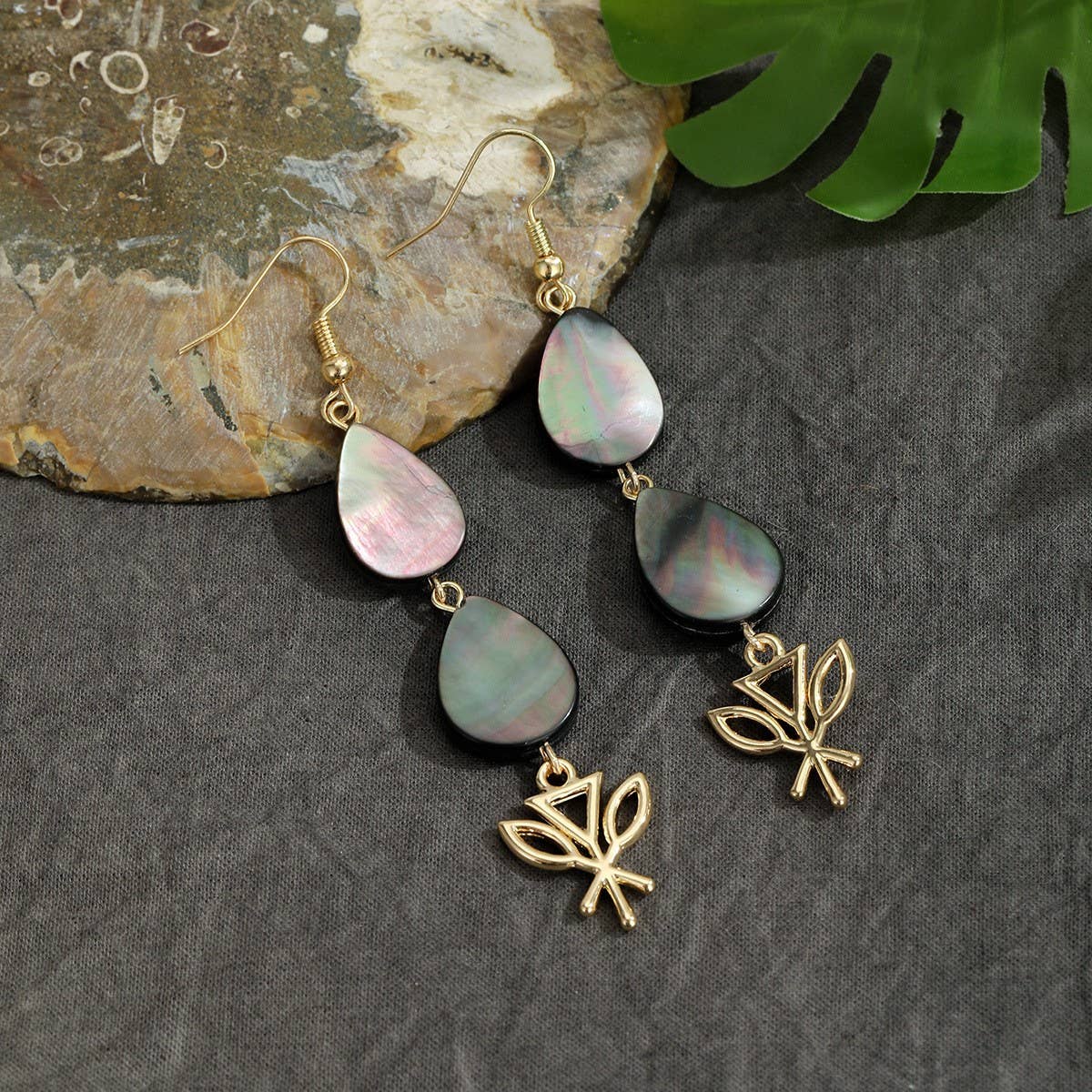 FASHIONABLE COLORFUL NATURAL ABALONE EARRINGS_CWMM4351