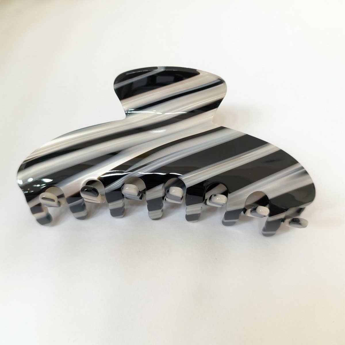 LARGE ACETATE SHARK HAIR CLAW INS STYLE BUN CLIP_CWAHA4321