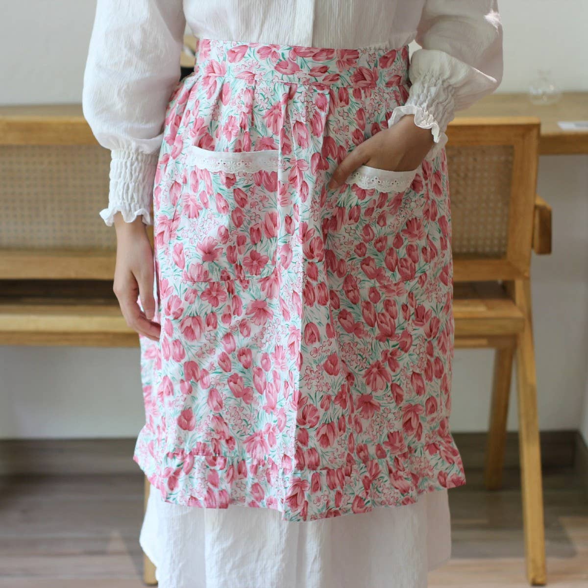 SMALL FRESH LOLITA TULIP APRON HALF LENGTH APRON_CWMM5822