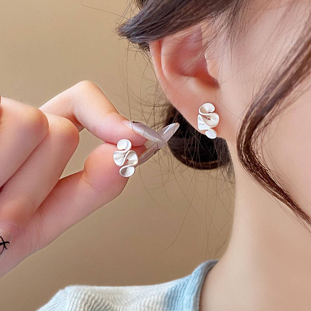 Small Fresh Ruffled Pleated High-End Earrings_Cwaje2353