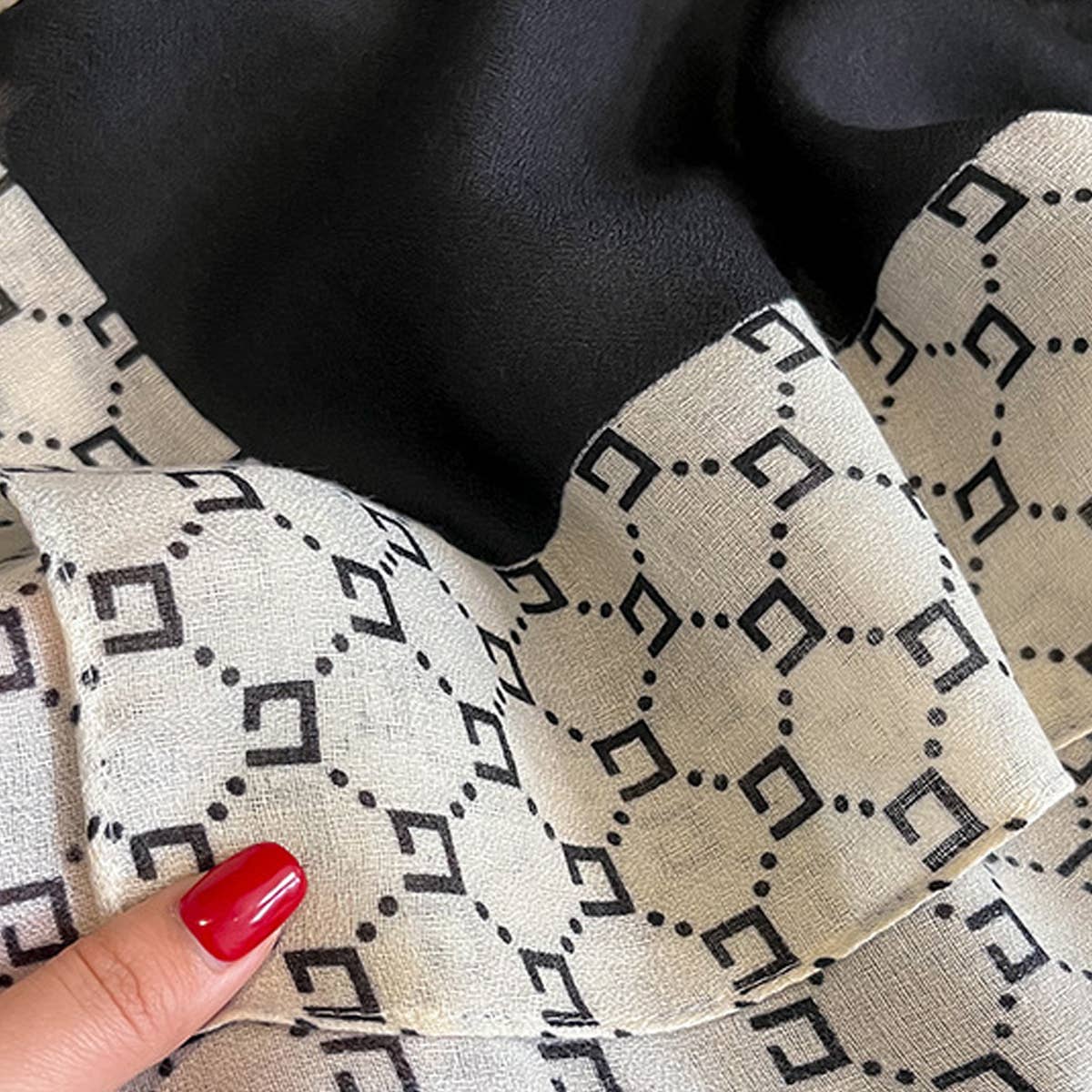 Fashionable Plaid Thin Scarf