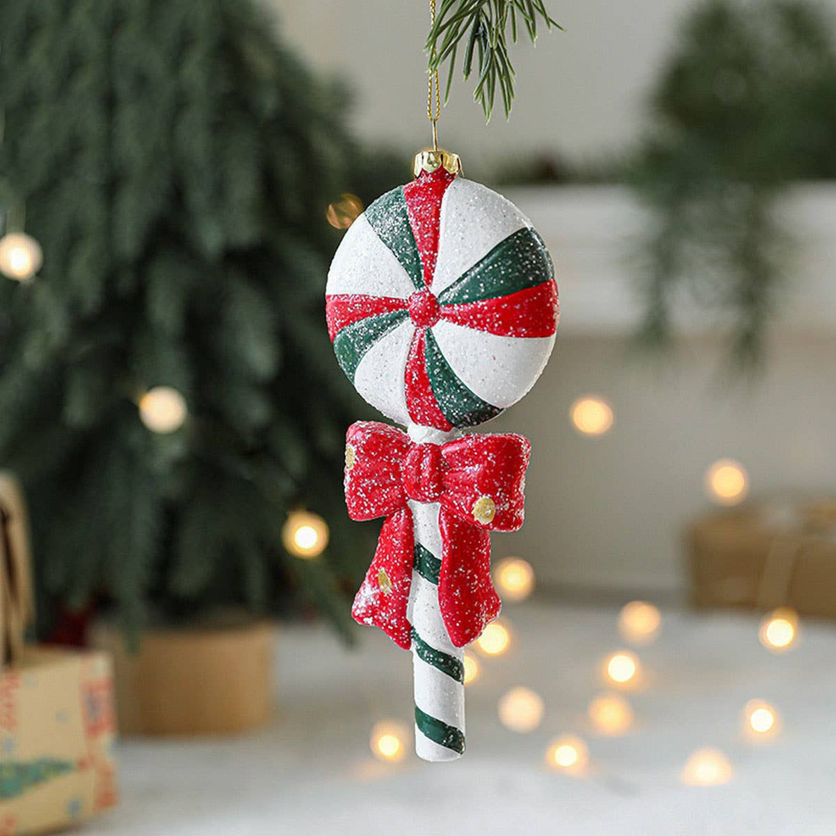 PAINTED PLASTIC CHRISTMAS TREE CAR HANGING DECO_CWMM9695