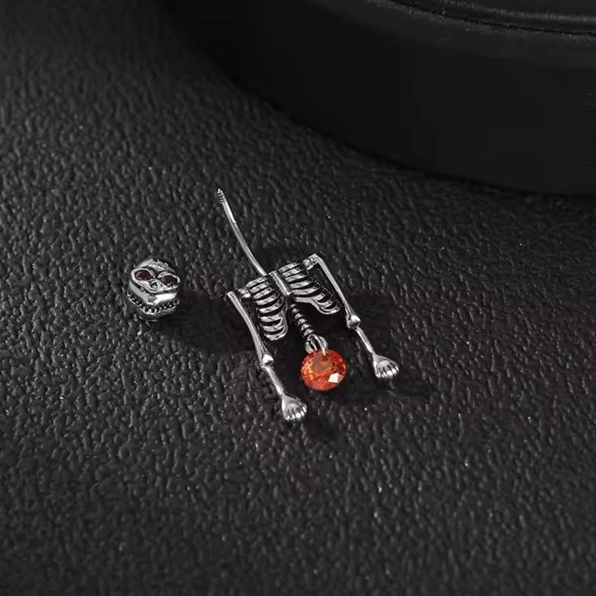 HALLOWEEN SKULL PEARL DANGLE BELLY BUTTON RING_CWMM9468