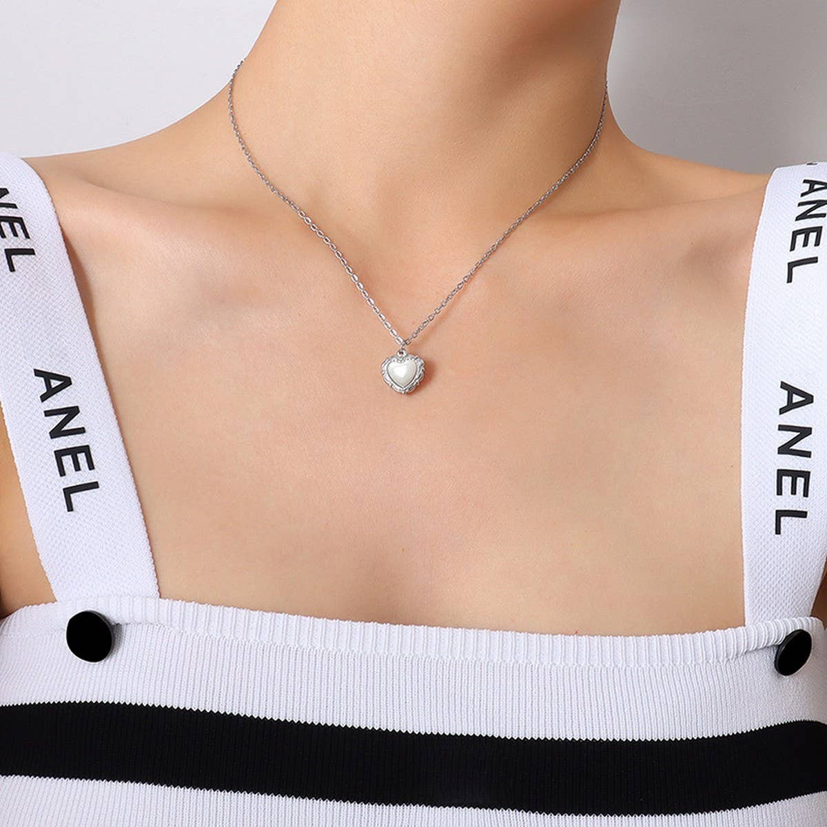 HEART SHAPED SEASHELL GOLD PLATED NECKLACE_CWAJE1098