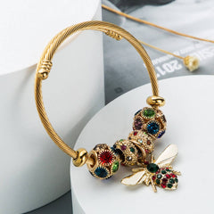 GOLD BEE CHARM BRACELET WITH SPARKLE BEADS_CWMM8475