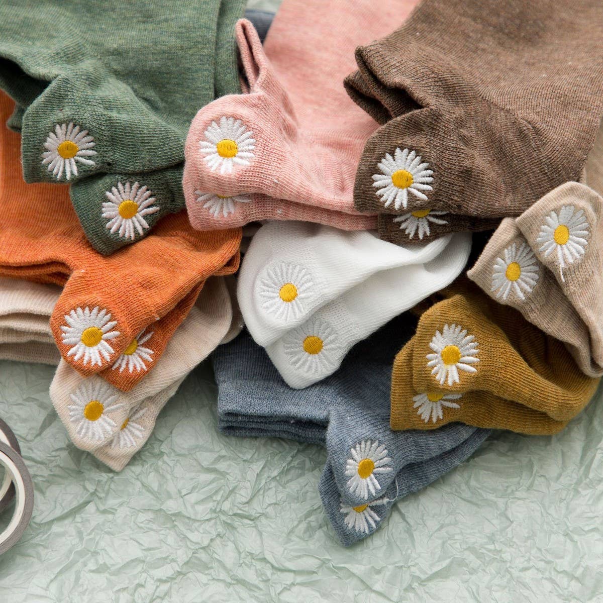 NEW EMBROIDERED DAISY SOCKS FOR WOMEN_CWMS2042