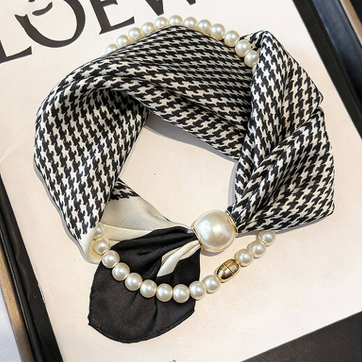 Ivory Pearl Magnetic Skinny Neck Scarf_Cwasc03933