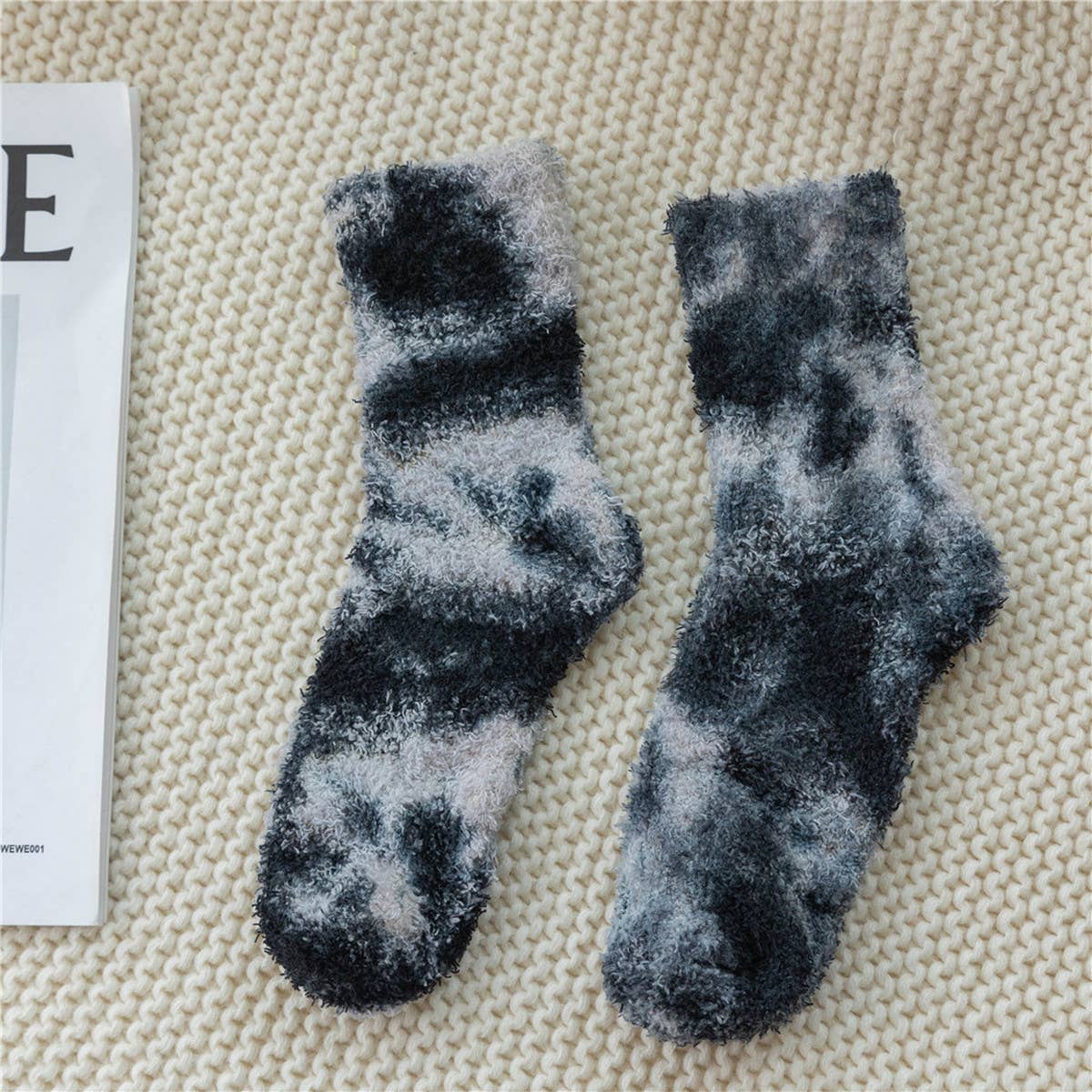 Women Padded Tie-Dyed Coral Velvet Socks_Cwms0346