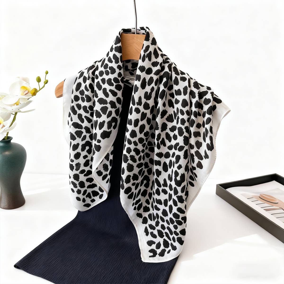 Vintage Leopard Herringbone Linen Headscarf_Cwasc03426