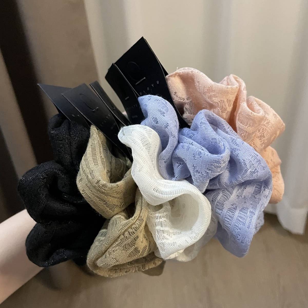 TEMPERAMENT HOLLOW SOLID COLOR SCRUNCHIE_CWAHA1723