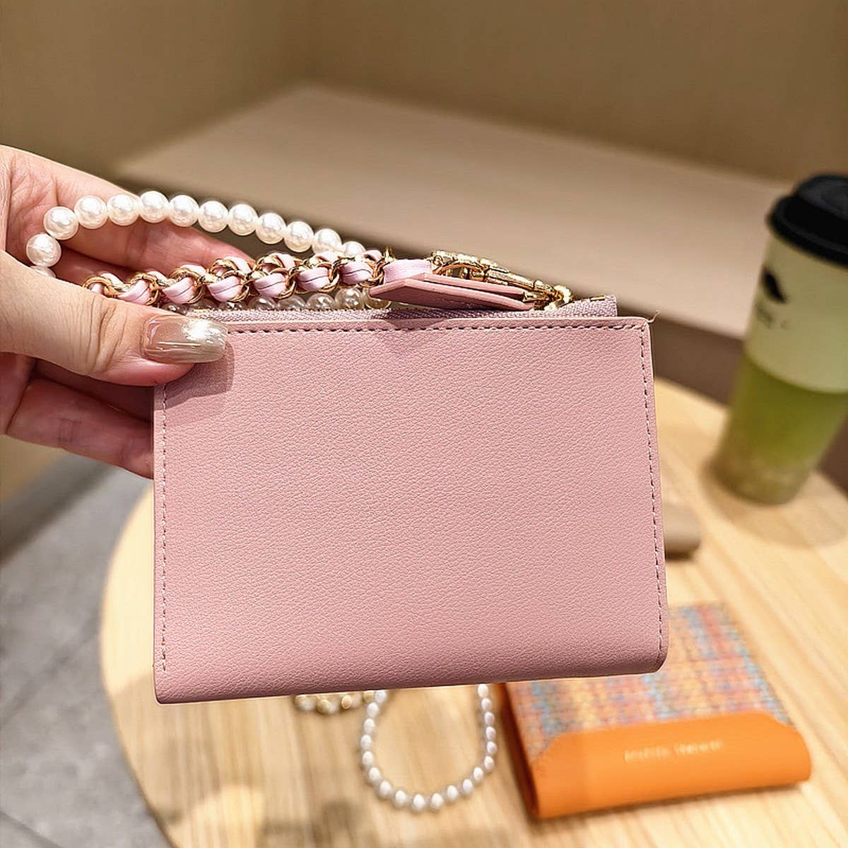 Textured Bow Pendant Bifold Wallet_Cwab06237
