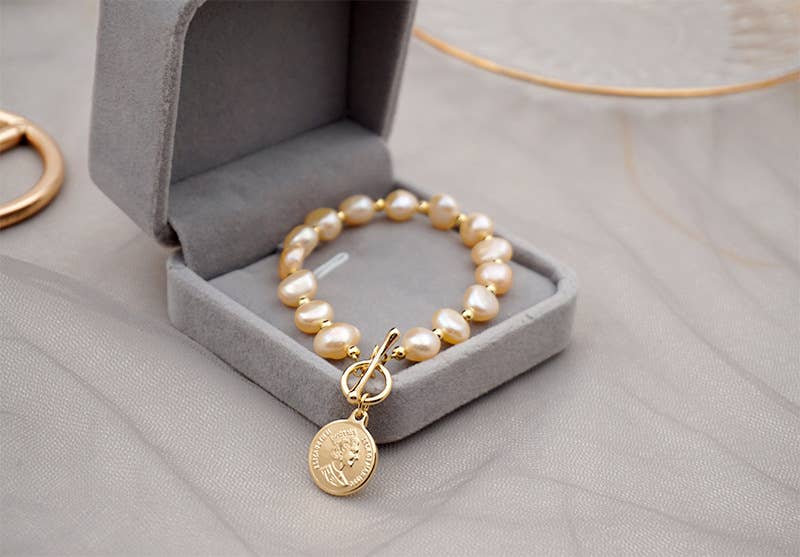 ELEGANT AND COOL PEARL BRACELET_CWAJE1674