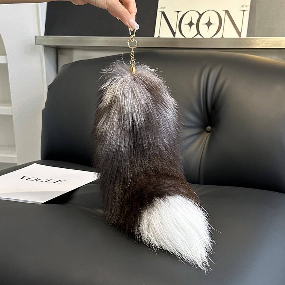 CUTE REAL FOX FUR BIG TAIL CAR KEYCHAIN PENDANT_CWMM2523