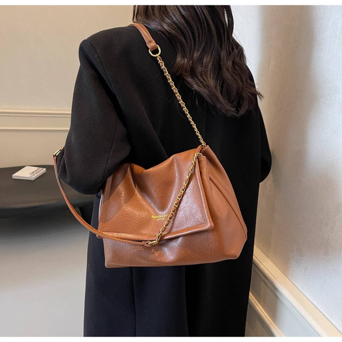 FASHIONABLE AND SIMPLE CASUAL MESSENGER BAG_CWAB3280