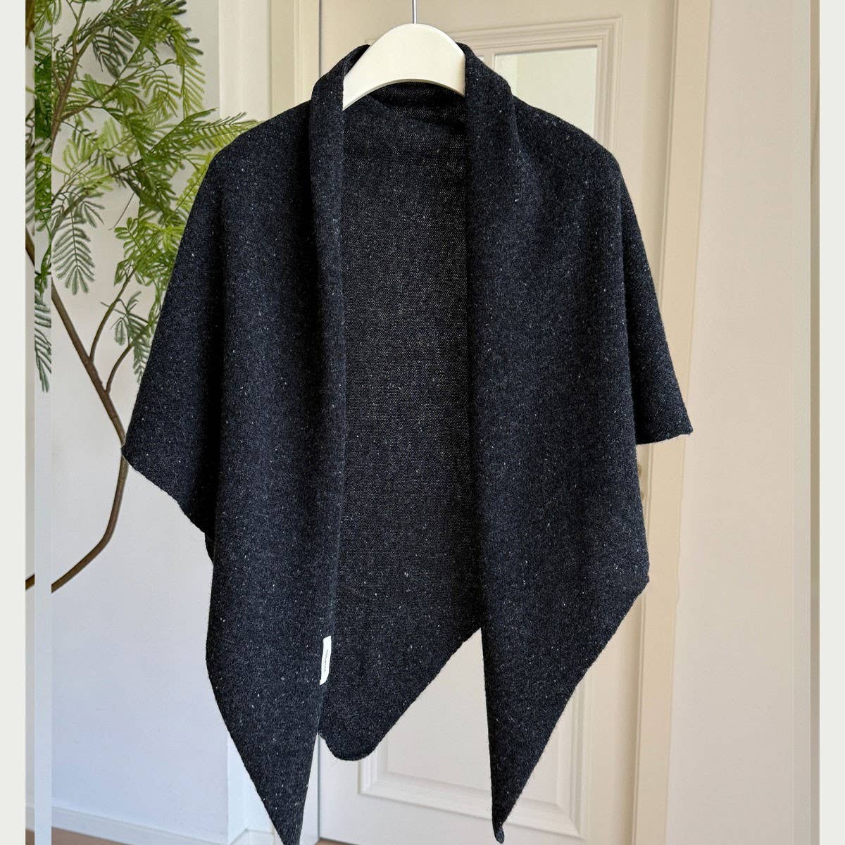 100% Wool Thick Knit Large Triangle Shawl_Cwov00257
