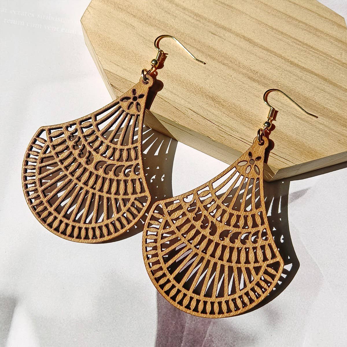 SIMPLE AND FASHIONABLE HOLLOW WATER DROP EARRINGS_CWAJE1572