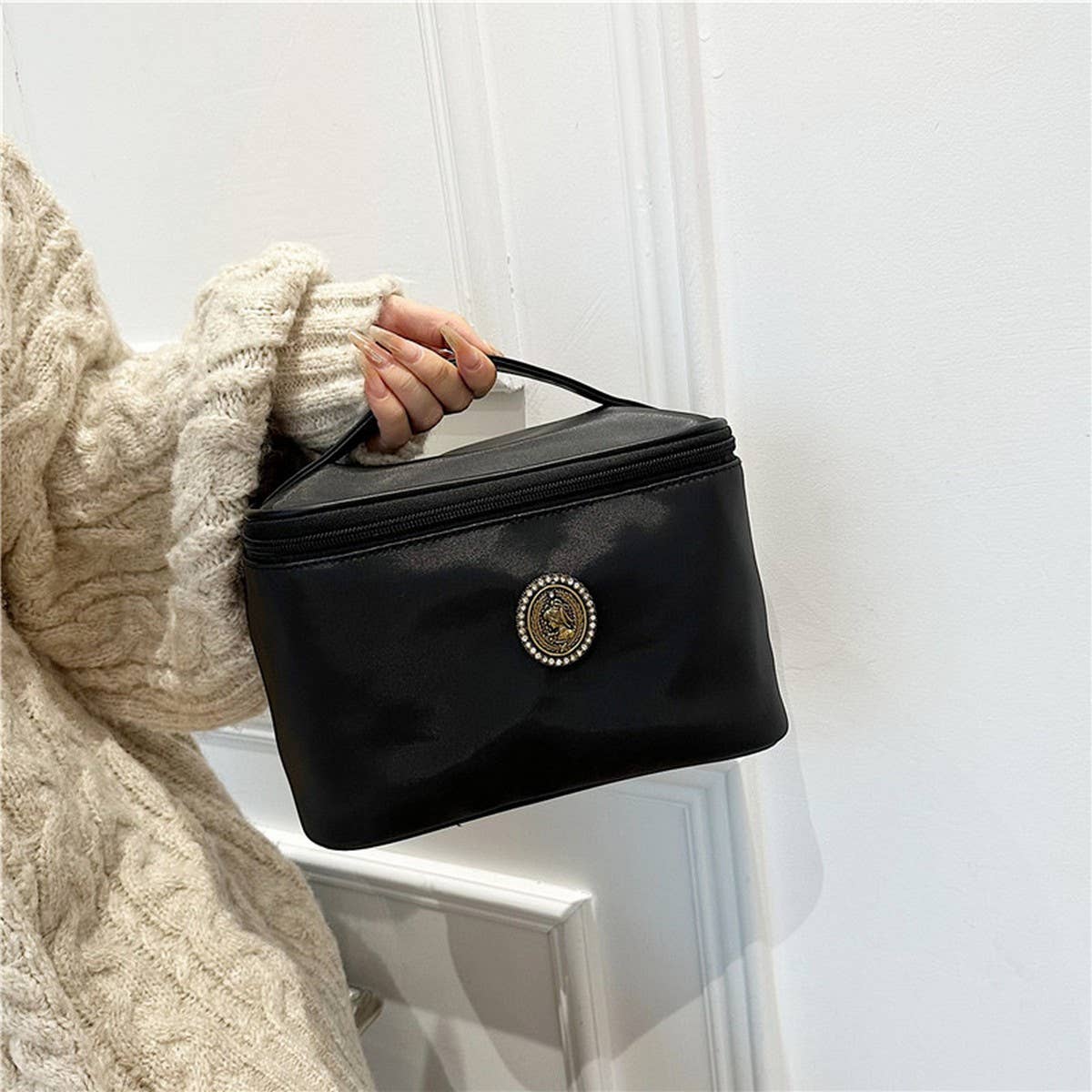 NEW HIGH END BLACK SOLID COLOR COSMETIC BAG_CWAB4498