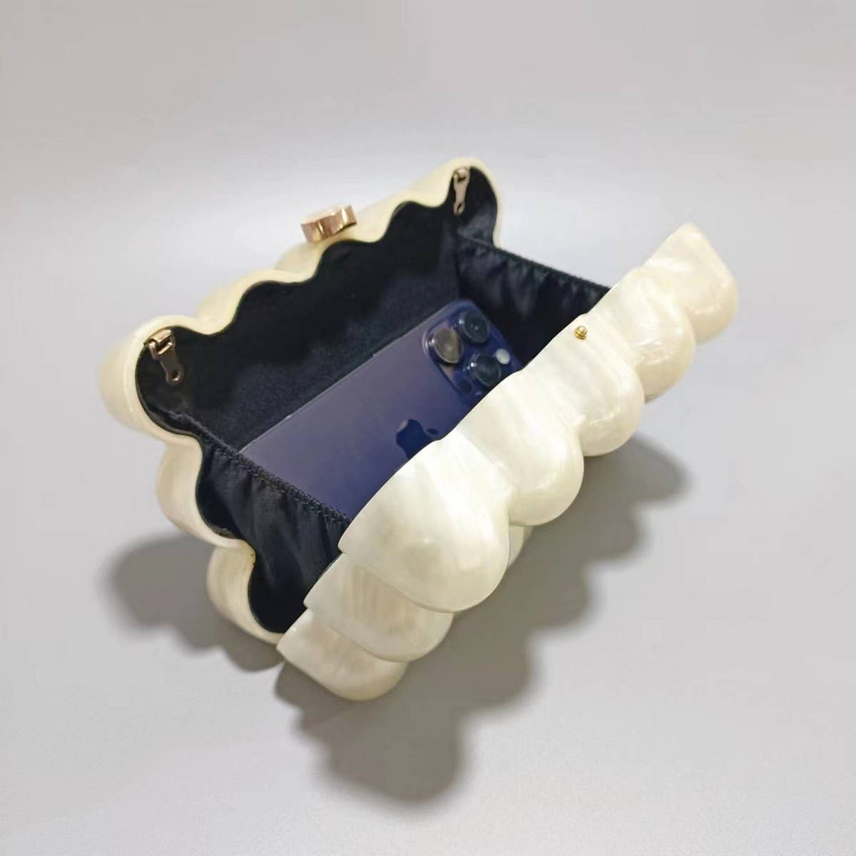 Wavy Pearl Eggshell Acrylic Crossbody Clutch Bag_Cwab5867