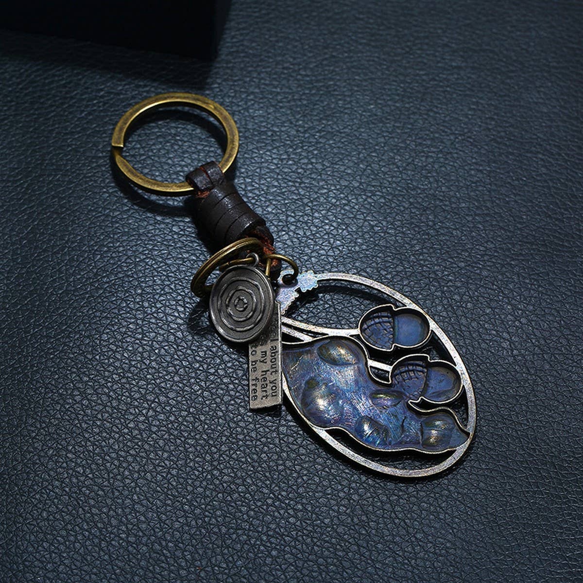 CREATIVE LEAF HANGING RETRO LEATHER KEYCHAIN_CWMM5026