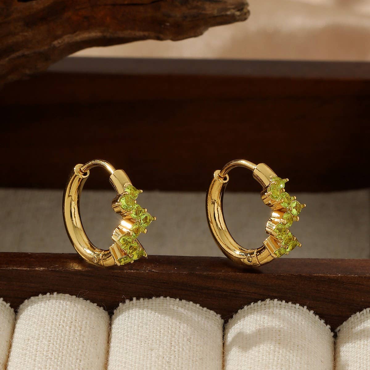 STAINLESS STEEL FLOWER EARRINGS WITH DIAMONDS_CWMM3598