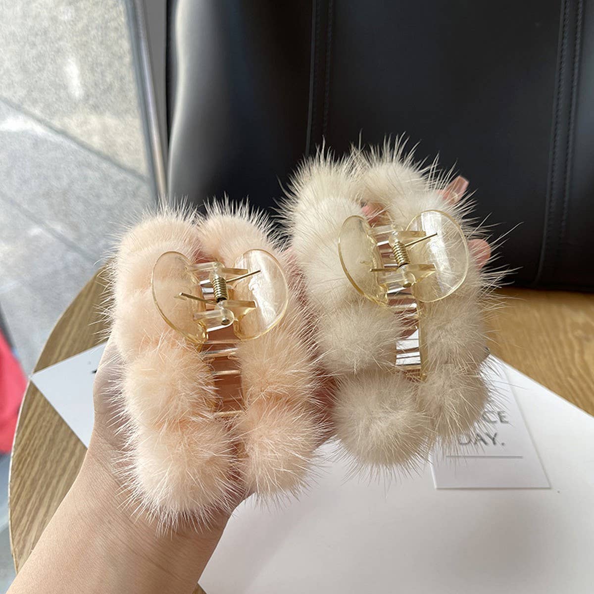 TEMPERAMENT REAL MINK FUR PLUSH BALL HAIRPIN_CWAHA3324