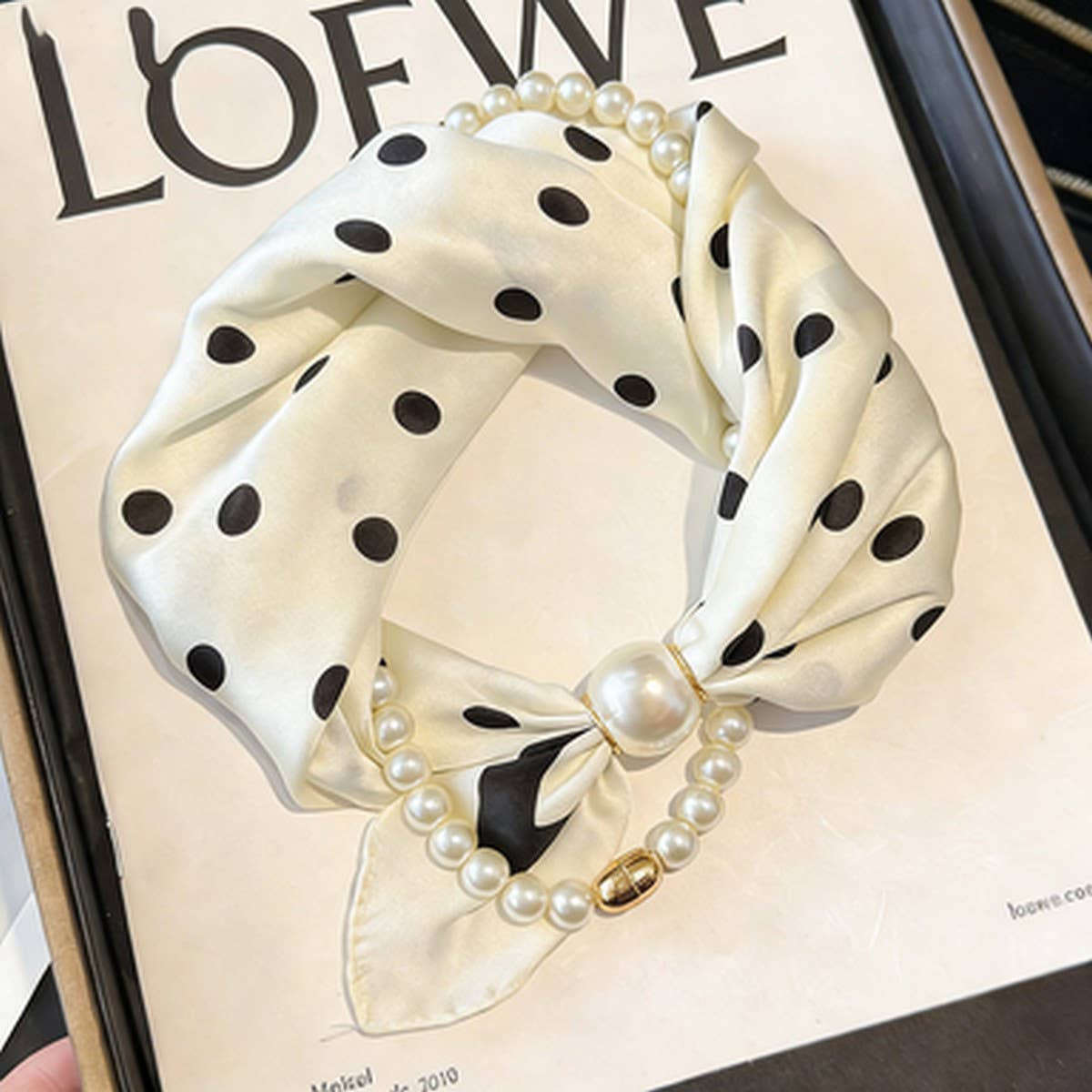 Ivory Pearl Magnetic Skinny Neck Scarf_Cwasc03933