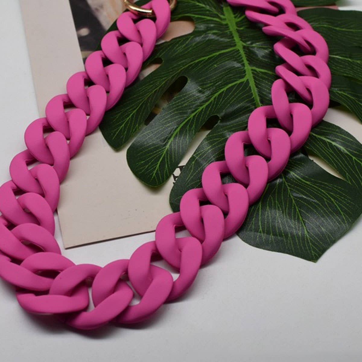 MATTE ACRYLIC RESIN BAG CHAIN TEXTURED STRAP_CWMM5059