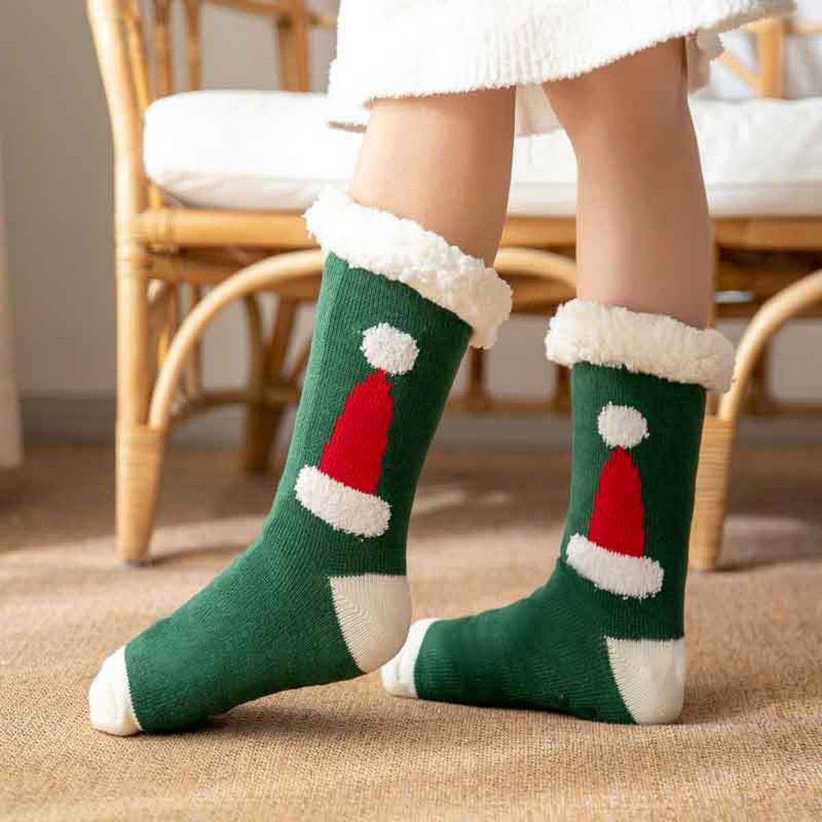 SANTA HAT FUZZY INDOOR SLIPPER SHOES_CWMS0730