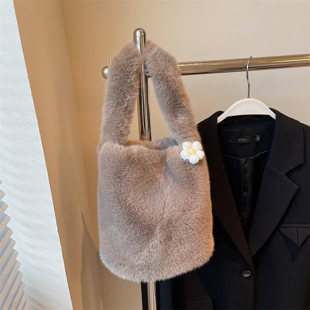 Winter Versatile Casual Shoulder Plush Bag_Cwab3947