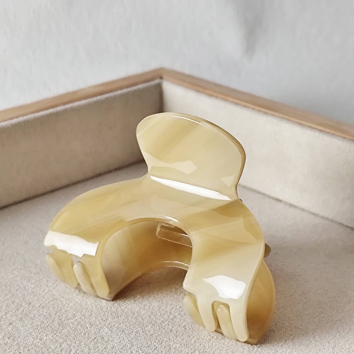 Medium Acetate Hair Claw ? Elegant Updo Clip_Cwaha07234