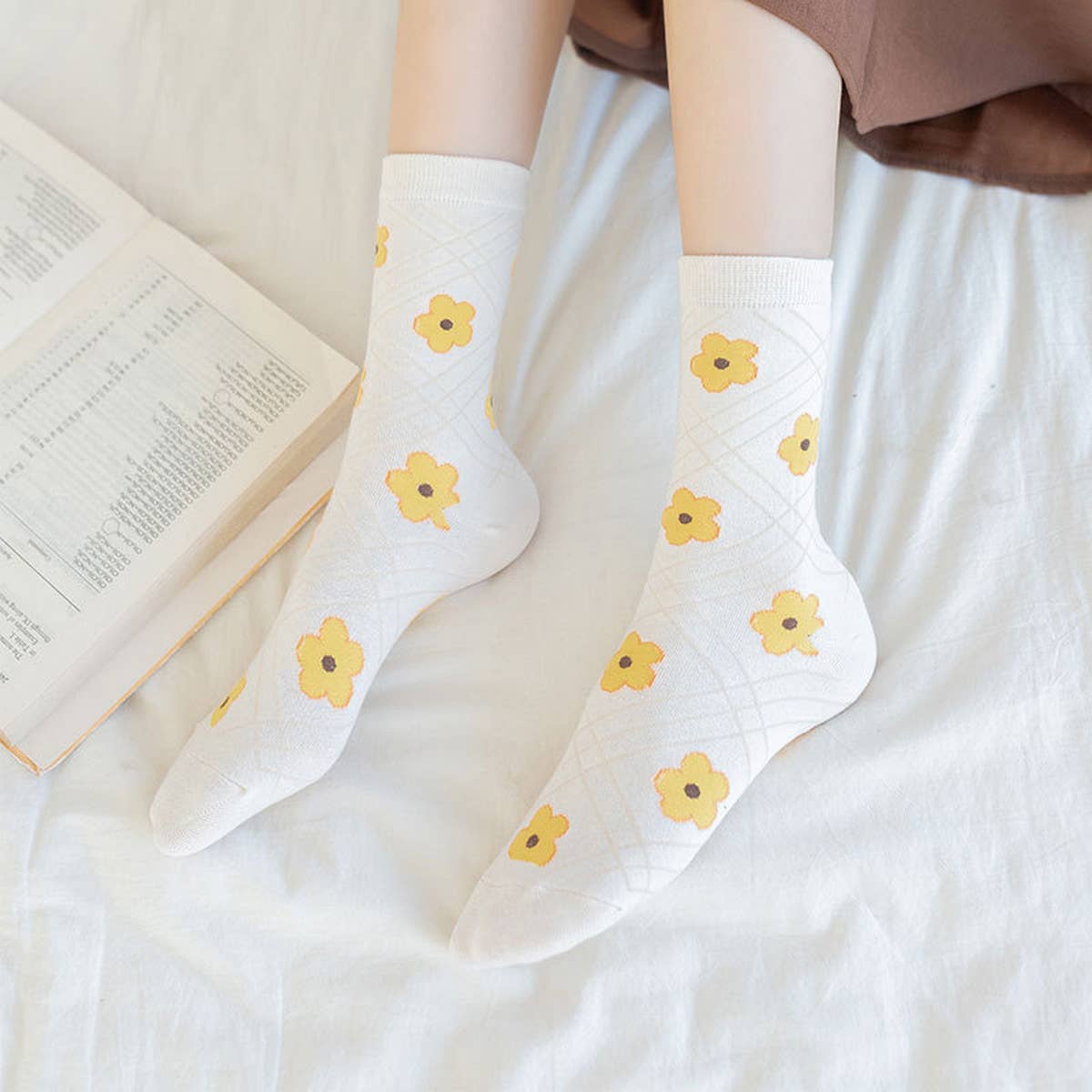 SWEAT ABSORBENT AND BREATHABLE SWEET FLOWER SOCKS_CWMS0975