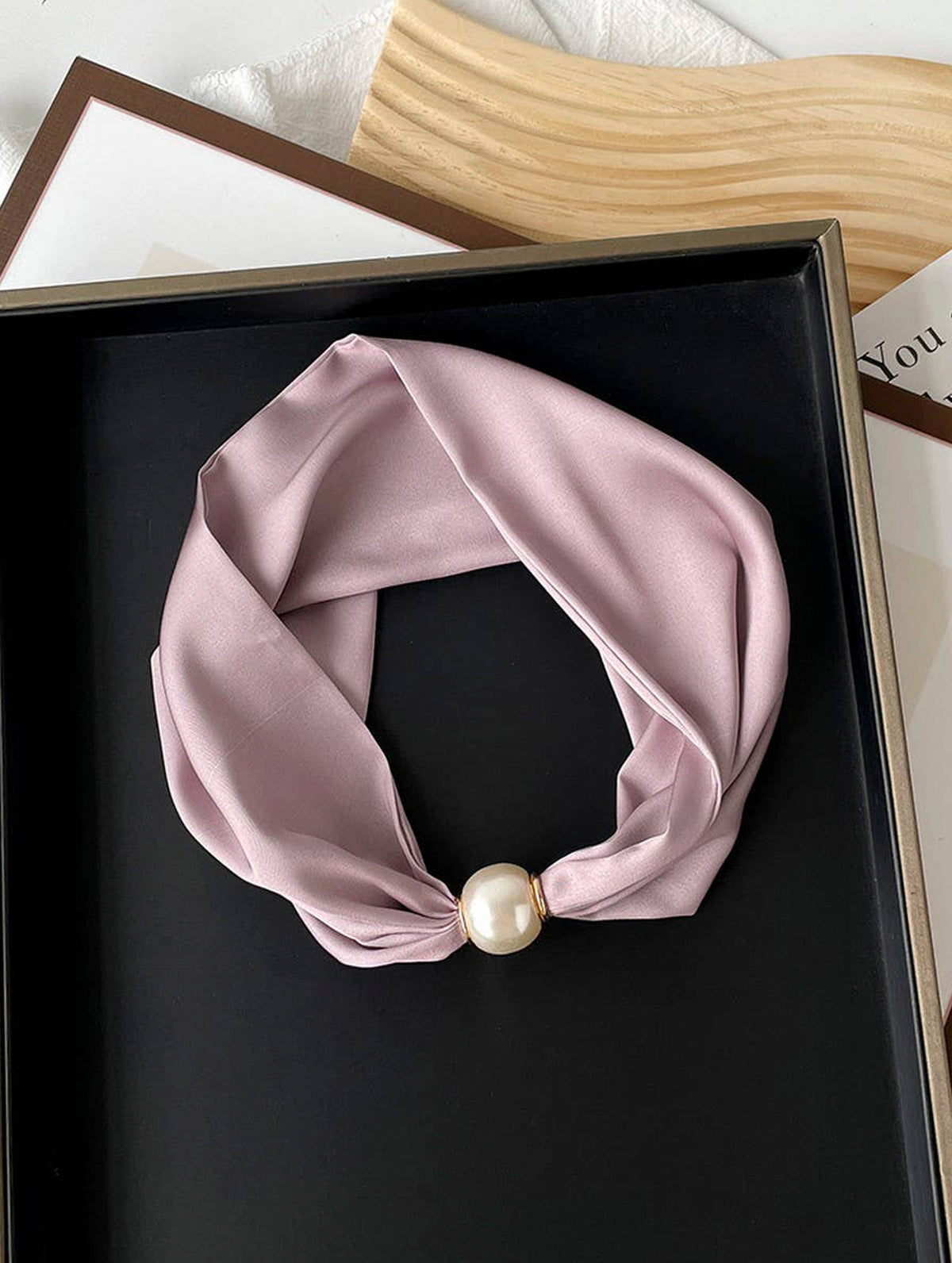 SILKY PRINT SCARF NECKLACE PEARL MAGNETIC CLASP_CWASC0820