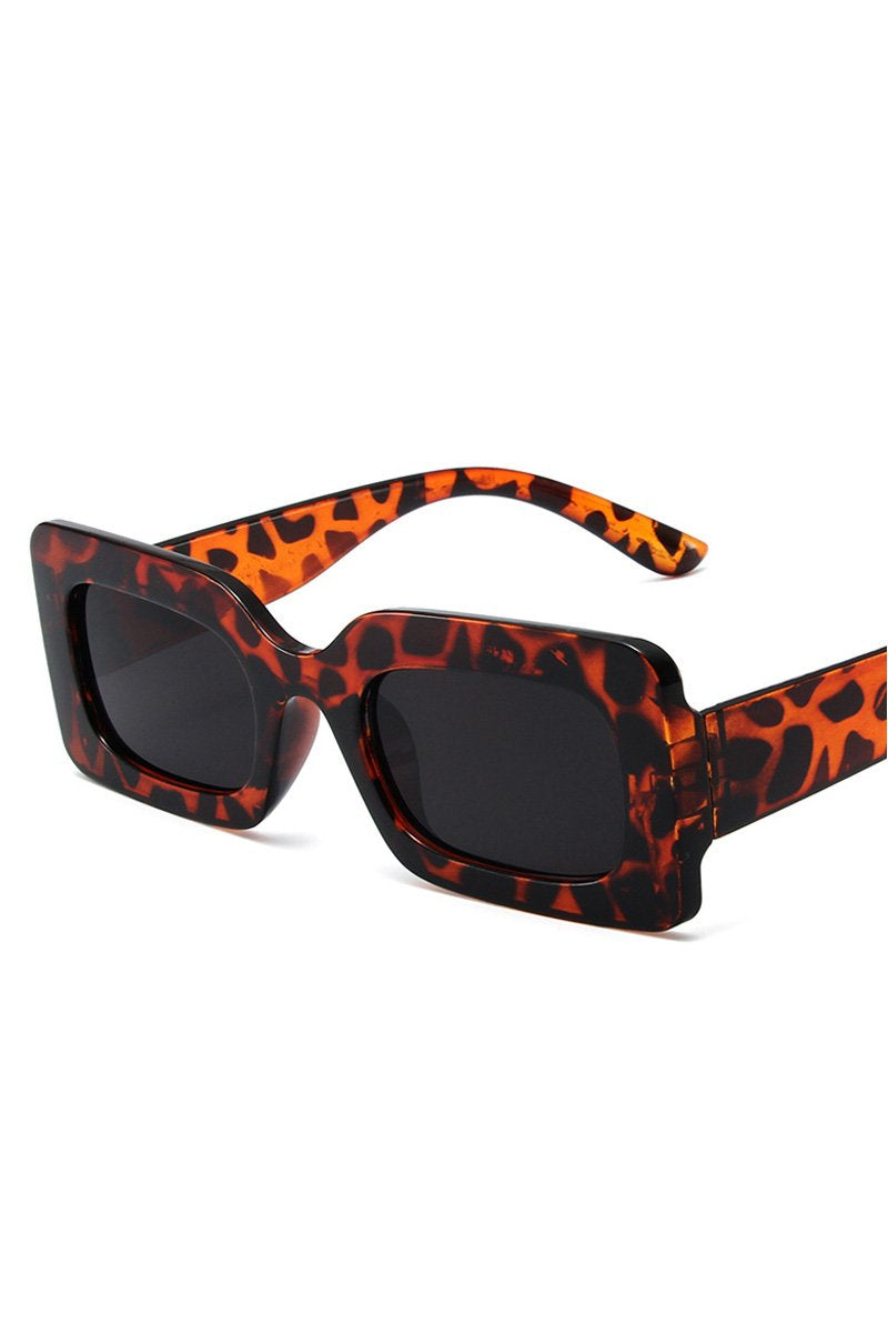 WIDE SQUARE FRAME FASHION SUNGLASSES
